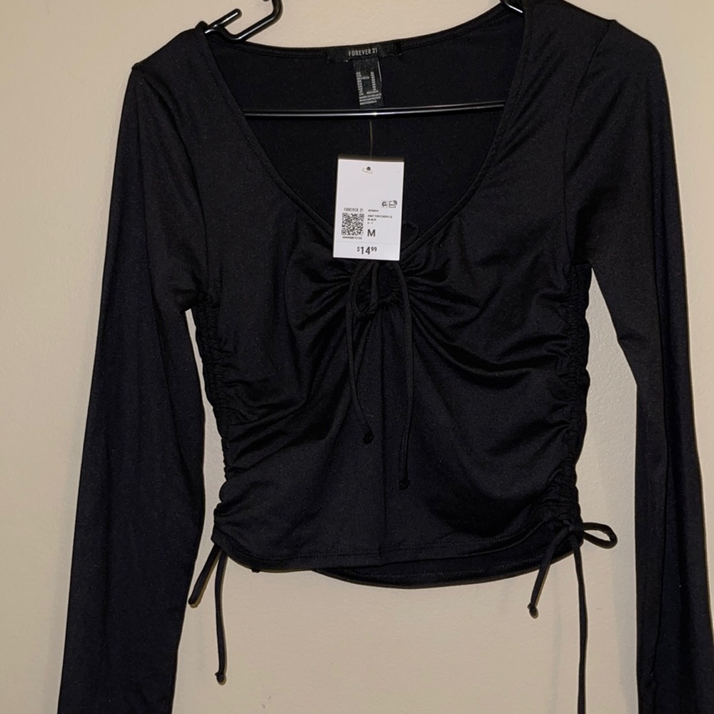 Brand new forever 21 black long sleeve. Size medium.
